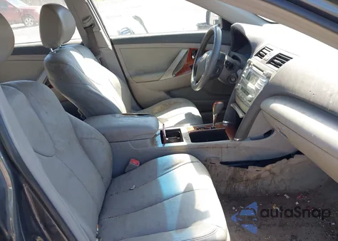 2009 Toyota Camry Xle z USA, uszkodzony, nr VIN 4T1BE46K69U326610